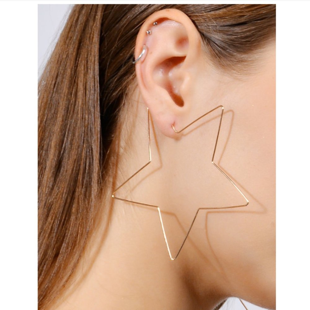 “Movie Star” Large Hoop Simple Geometric Earrings - Picture 8 of 9
